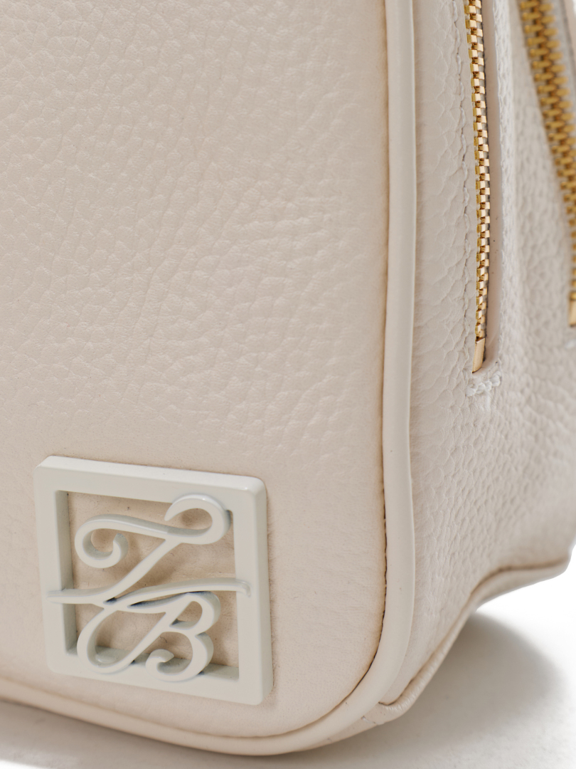 ΓΥΝΑΙΚΕΙΑ ΤΣΑΝΤΑ ΩΜΟΥ  3