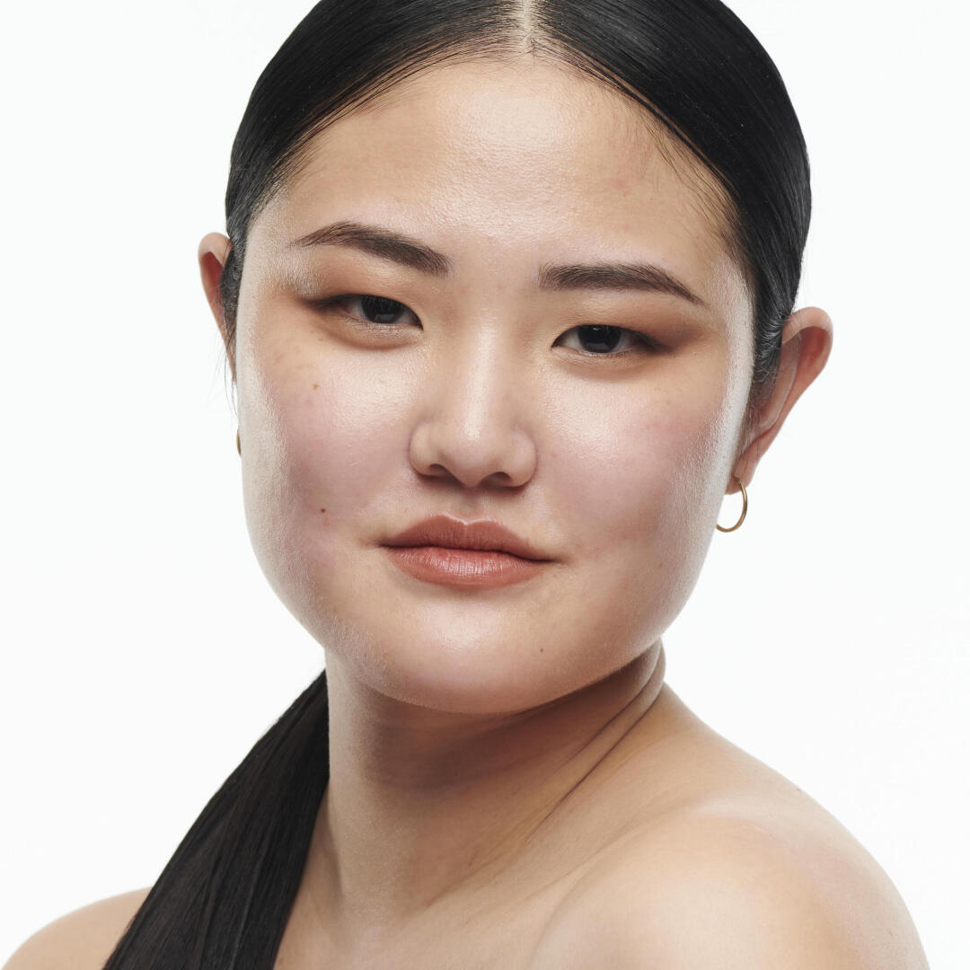 STUDIO RADIANCE SERUM-POWERED FOUNDATION 2