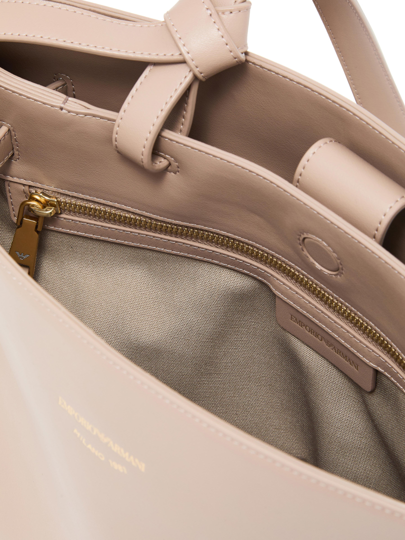 ΓΥΝΑΙΚΕΙΑ ΤΣΑΝΤΑ ΩΜΟΥ 4