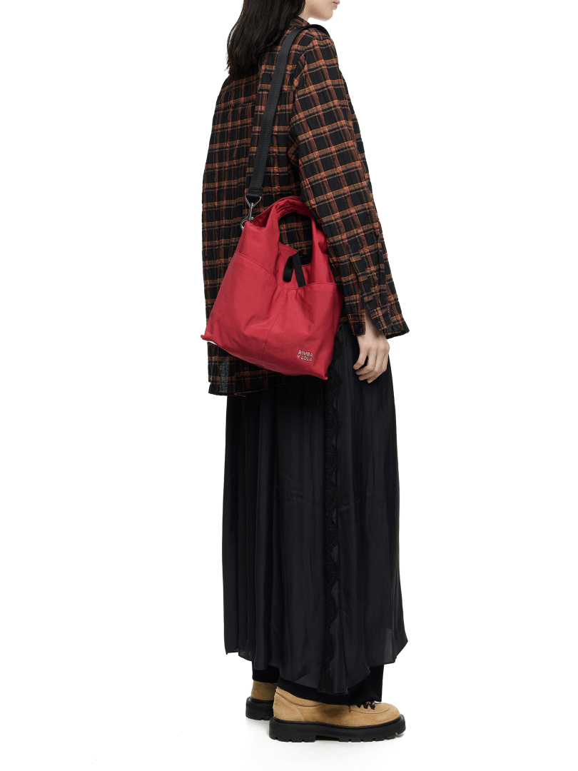 ΓΥΝΑΙΚΕΙΑ ΤΣΑΝΤΑ ΧΕΙΡΟΣ 3