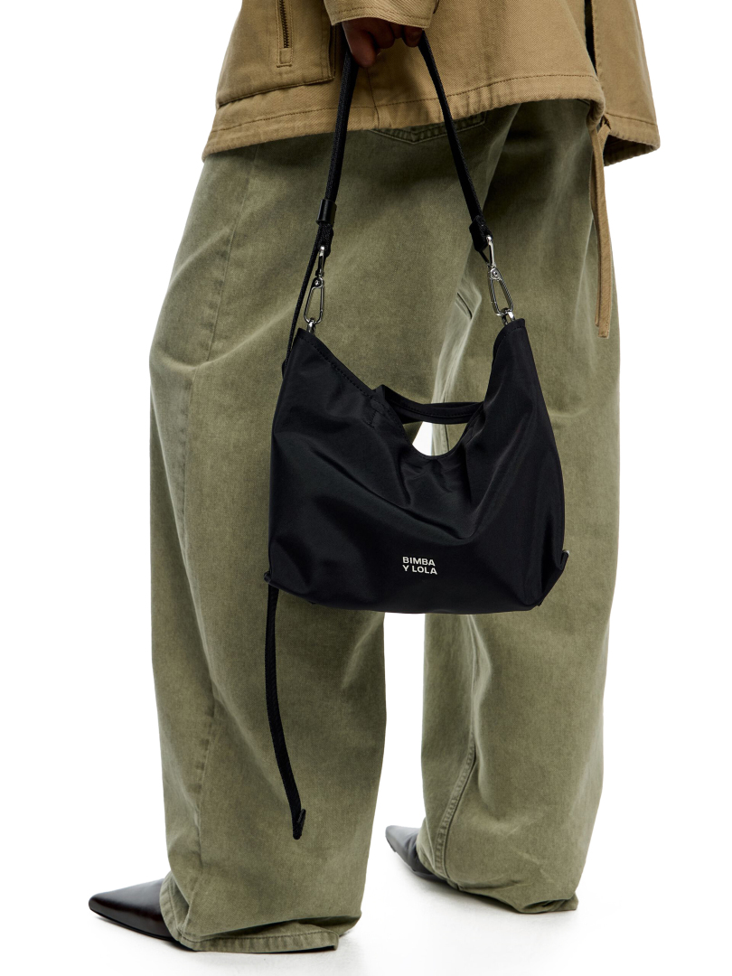 ΓΥΝΑΙΚΕΙΑ ΤΣΑΝΤΑ ΧΕΙΡΟΣ 2