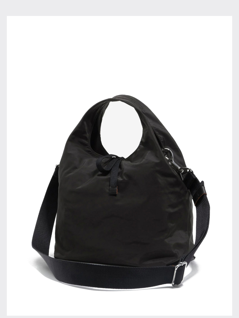 ΓΥΝΑΙΚΕΙΑ ΤΣΑΝΤΑ ΧΕΙΡΟΣ 1