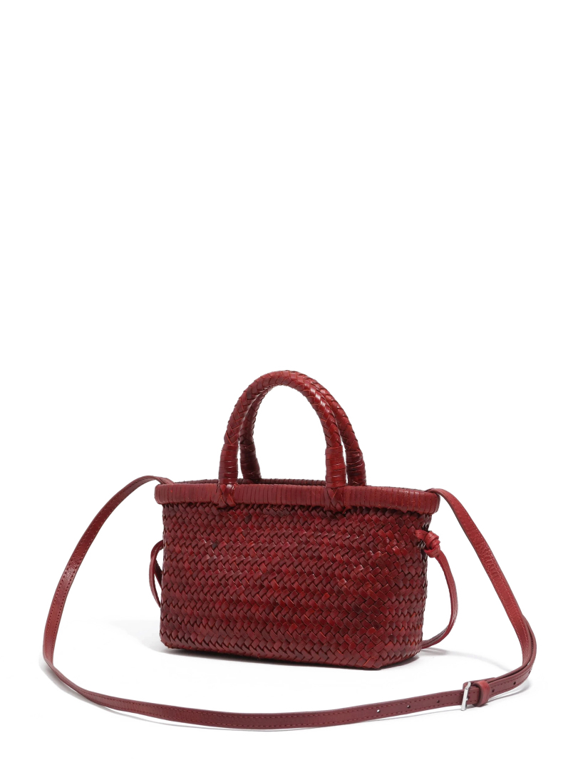 ΓΥΝΑΙΚΕΙΑ ΤΣΑΝΤΑ ΧΙΑΣΤΙ 1