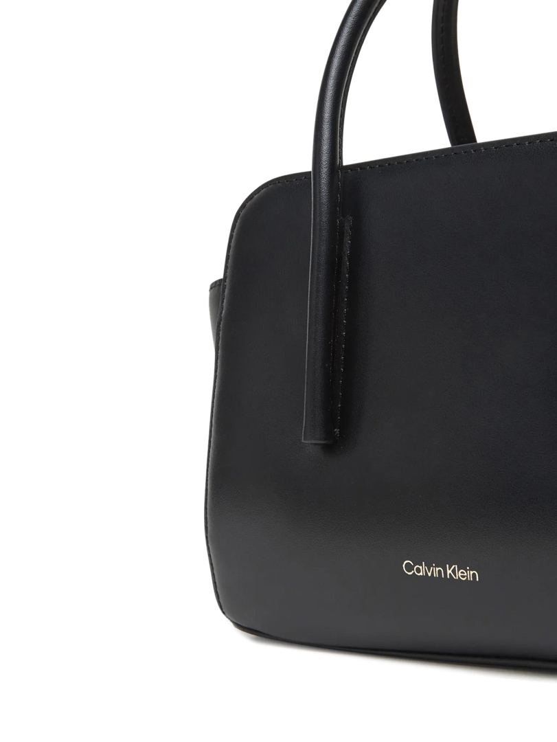 ΓΥΝΑΙΚΕΙΑ ΤΣΑΝΤΑ ΩΜΟΥ 3