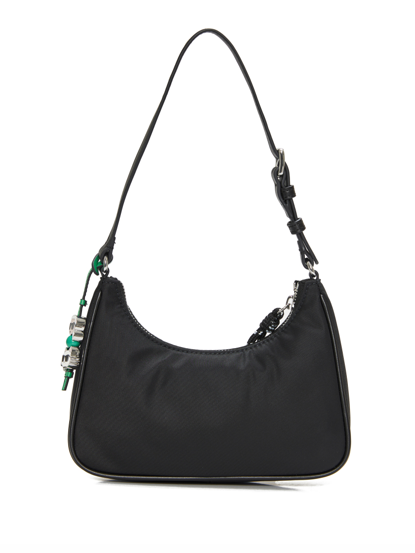 ΓΥΝΑΙΚΕΙΑ ΤΣΑΝΤΑ ΩΜΟΥ  1