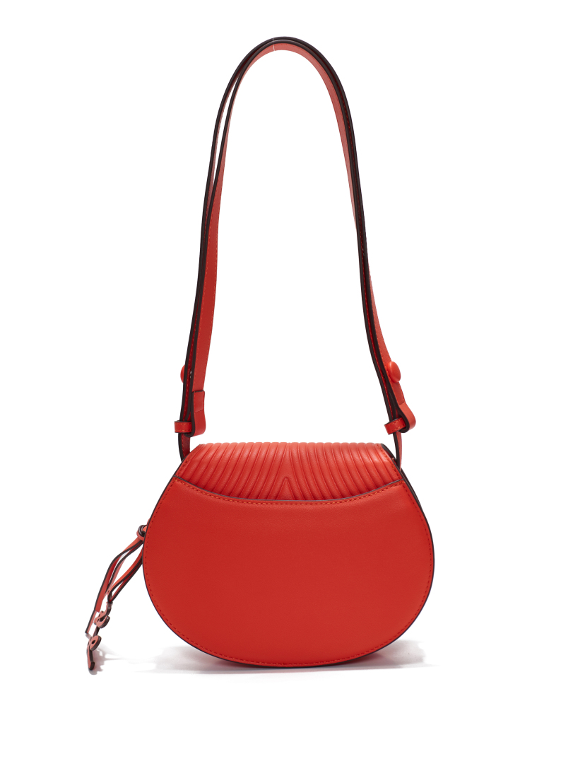 ΓΥΝΑΙΚΕΙΑ ΤΣΑΝΤΑ ΩΜΟΥ  1