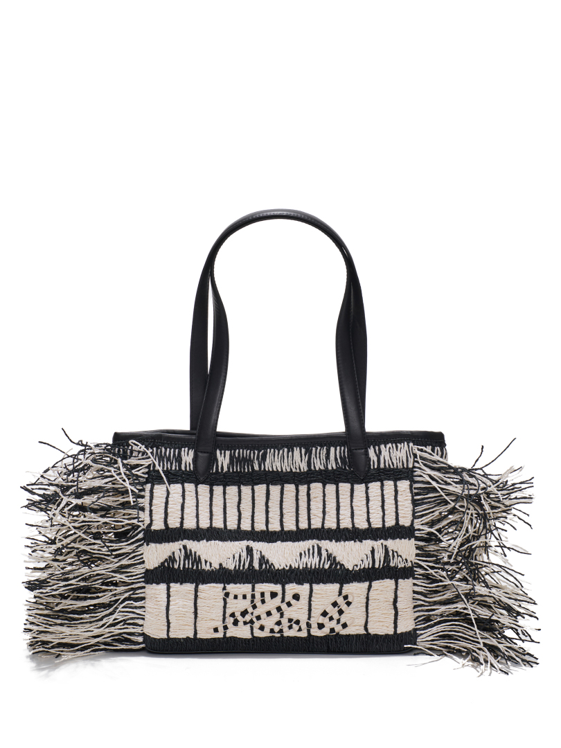 ΓΥΝΑΙΚΕΙΑ ΤΣΑΝΤΑ ΩΜΟΥ  1