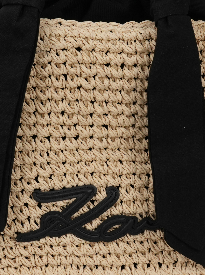 ΓΥΝΑΙΚΕΙΑ ΤΣΑΝΤΑ ΧΕΙΡΟΣ  3