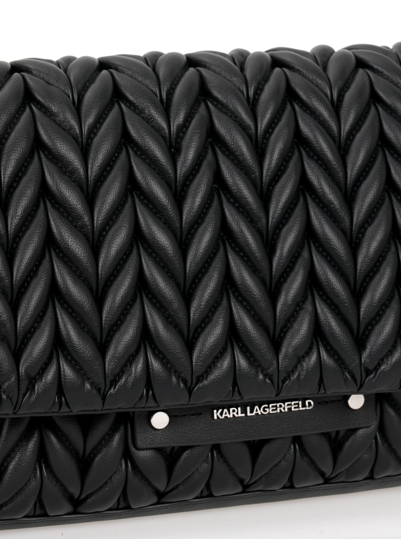 ΓΥΝΑΙΚΕΙΑ ΤΣΑΝΤΑ ΩΜΟΥ  3