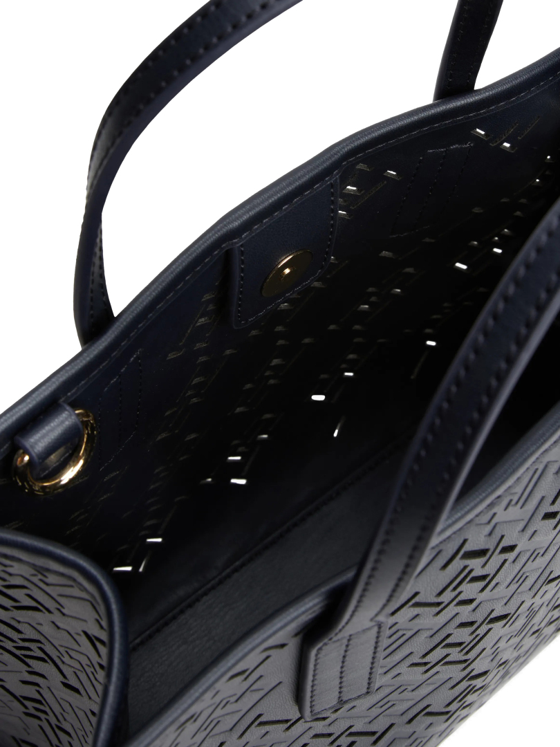 ΓΥΝΑΙΚΕΙΑ ΤΣΑΝΤΑ ΧΕΙΡΟΣ 3