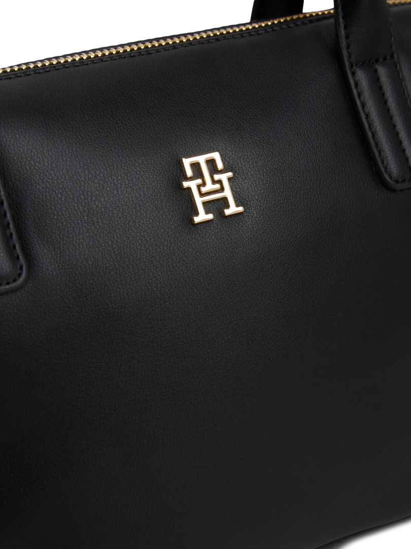 ΓΥΝΑΙΚΕΙΑ ΤΣΑΝΤΑ ΧΙΑΣΤΙ 3