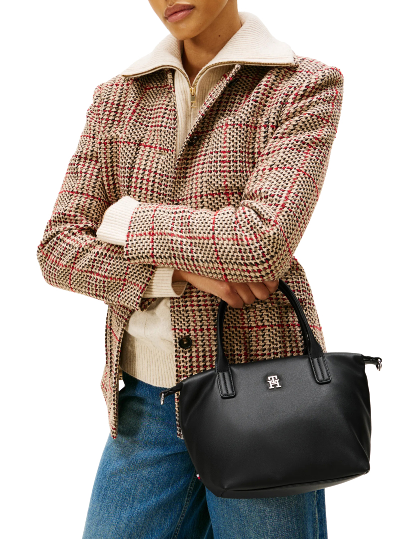 ΓΥΝΑΙΚΕΙΑ ΤΣΑΝΤΑ ΧΙΑΣΤΙ 4