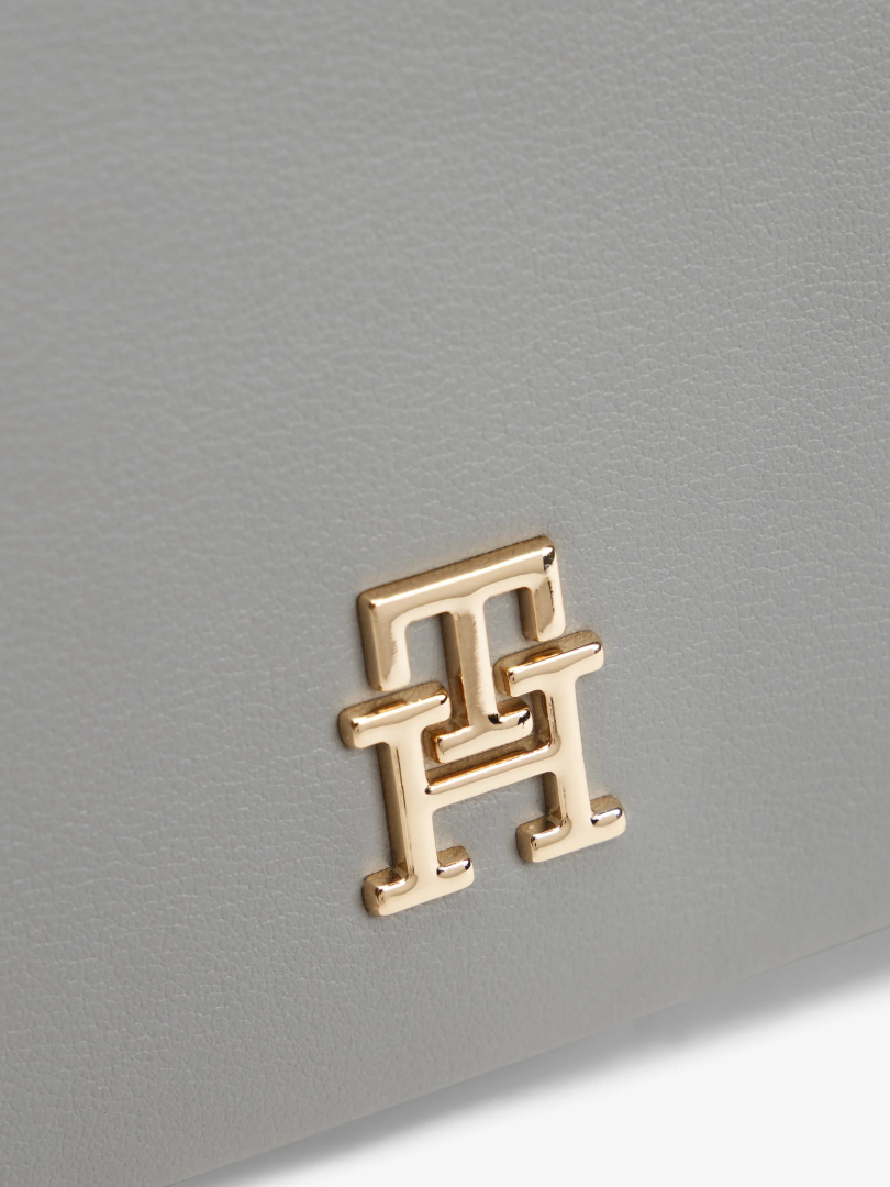 ΓΥΝΑΙΚΕΙΑ ΤΣΑΝΤΑ ΧΙΑΣΤΙ 3