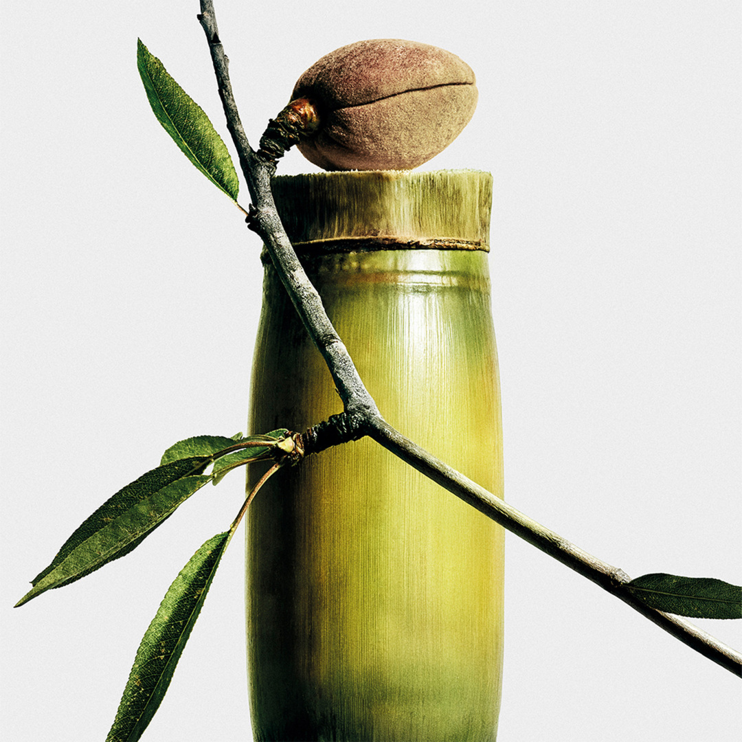 SWEET ALMOND SCENTED CANDLE 2