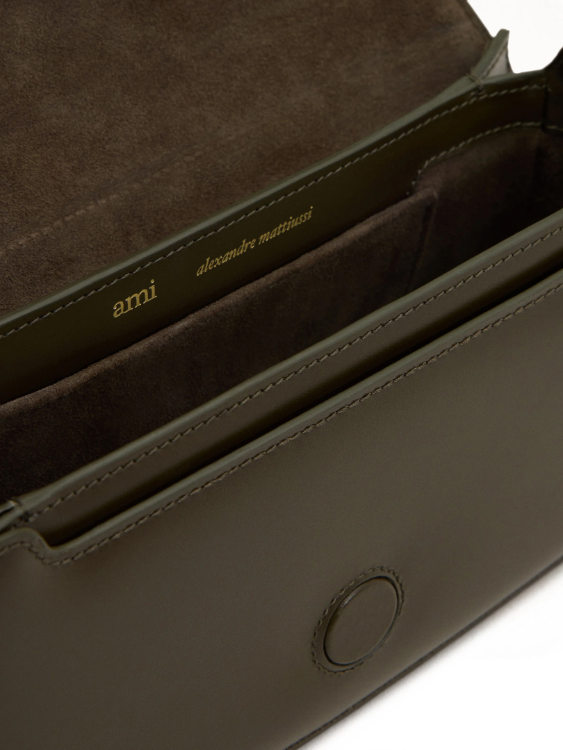 ΓΥΝΑΙΚΕΙΑ ΤΣΑΝΤΑ ΩΜΟΥ 3