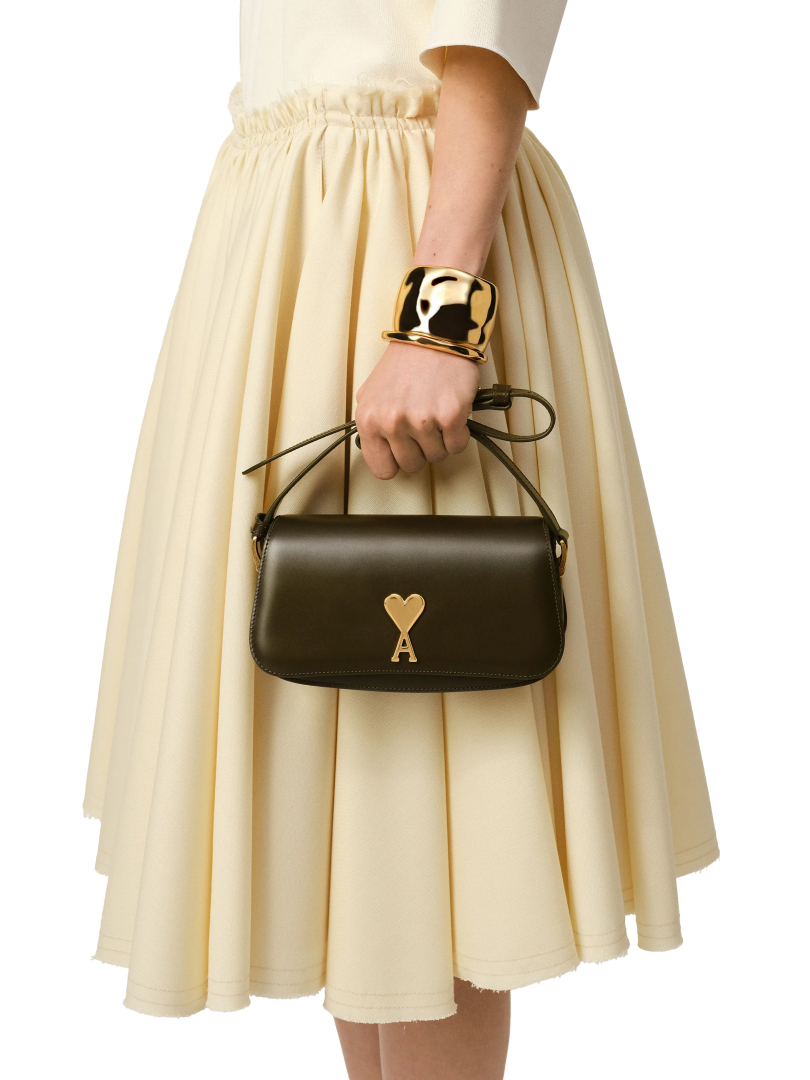 ΓΥΝΑΙΚΕΙΑ ΤΣΑΝΤΑ ΩΜΟΥ 4