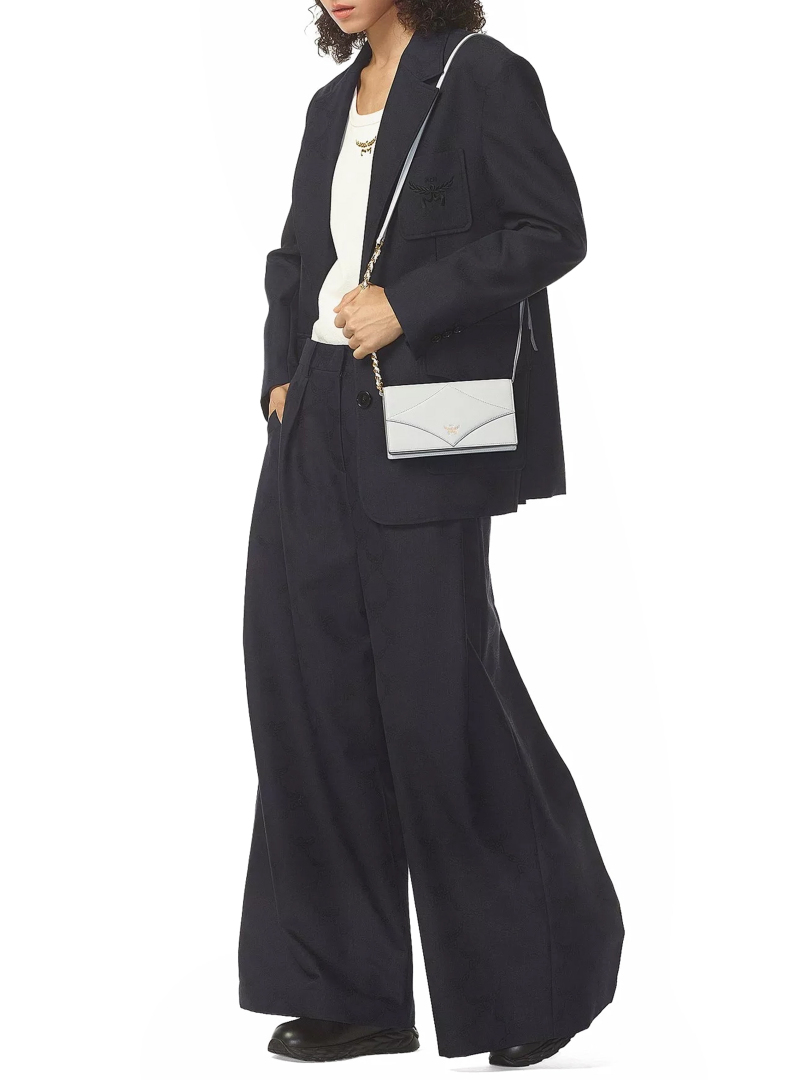 ΓΥΝΑΙΚΕΙΑ ΤΣΑΝΤΑ ΧΙΑΣΤΙ  5