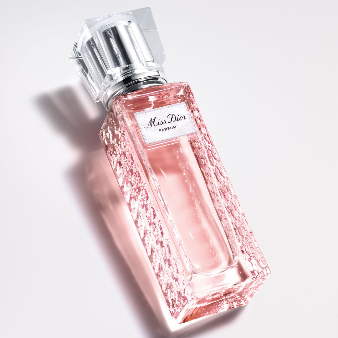 MISS DIOR PARFUM ROLLER-PEARL ON-THE-GO FRAGRANCE - FLORAL, FRUITY
& WOODY NOTES 3