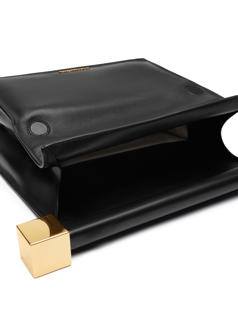 ΓΥΝΑΙΚΕΙΑ ΤΣΑΝΤΑ ΧΕΙΡΟΣ THE ROND CARRE 2