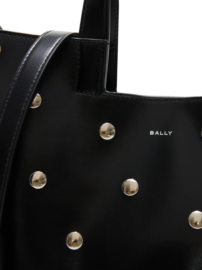 ΓΥΝΑΙΚΕΙΑ ΤΣΑΝΤΑ ΧΕΙΡΟΣ 3