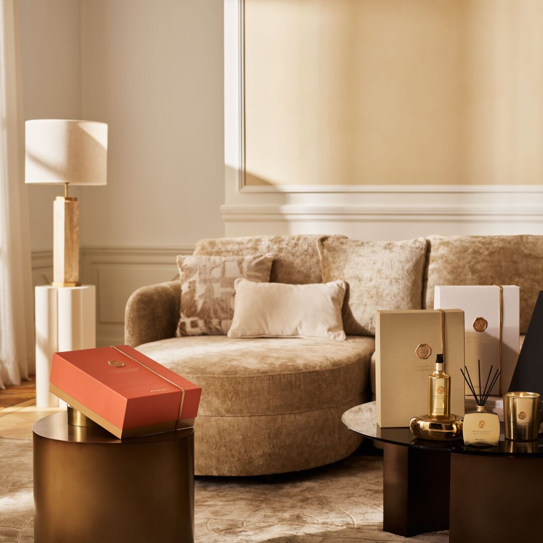 PRIVATE COLLECTION - SUEDE VANILLA 3