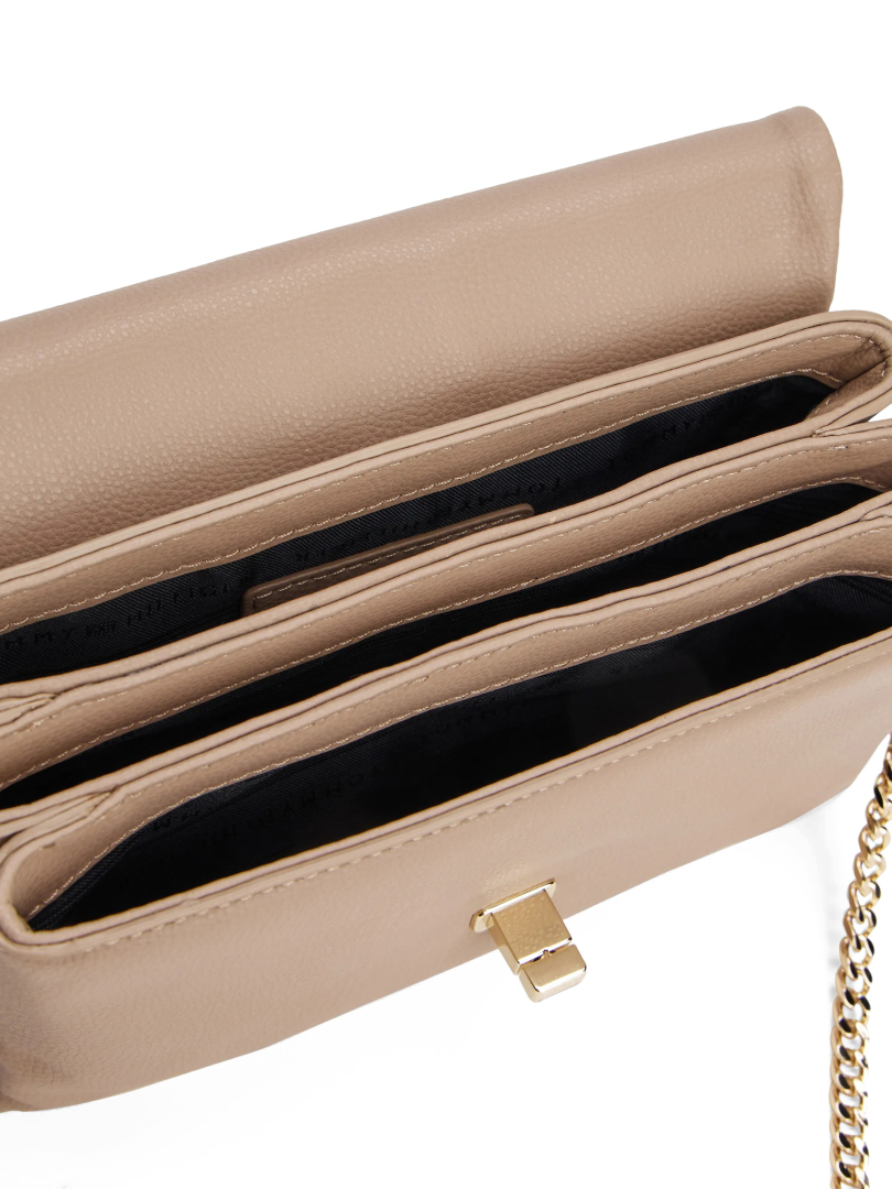 ΓΥΝΑΙΚΕΙΑ ΤΣΑΝΤΑ ΧΙΑΣΤΙ 2