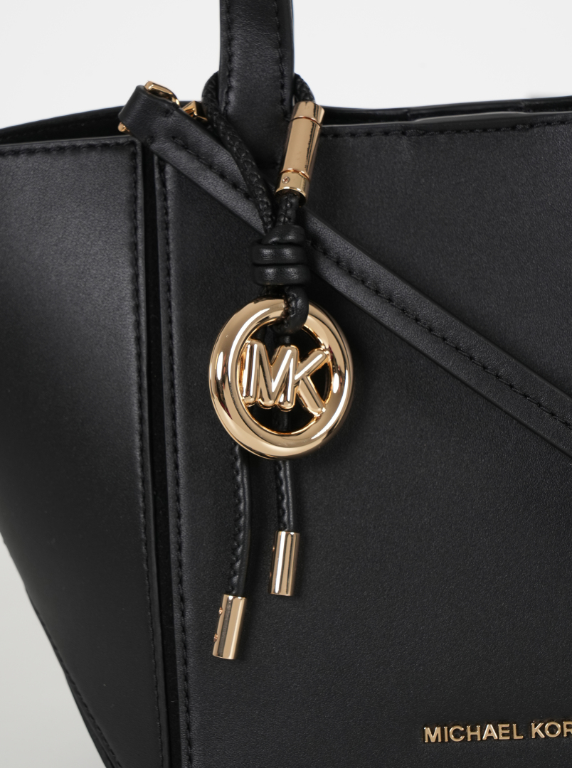 ΓΥΝΑΙΚΕΙΑ ΤΣΑΝΤΑ ΧΕΙΡΟΣ  3