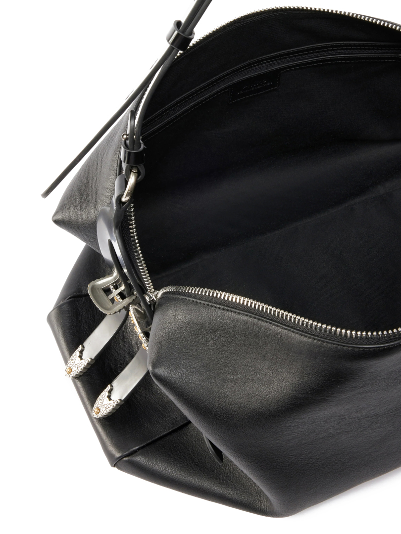 ΓΥΝΑΙΚΕΙΑ ΤΣΑΝΤΑ ΩΜΟΥ  2