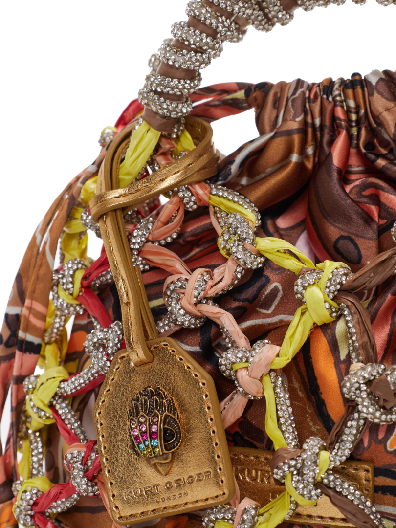 ΓΥΝΑΙΚΕΙΑ ΤΣΑΝΤΑ ΧΕΙΡΟΣ  3