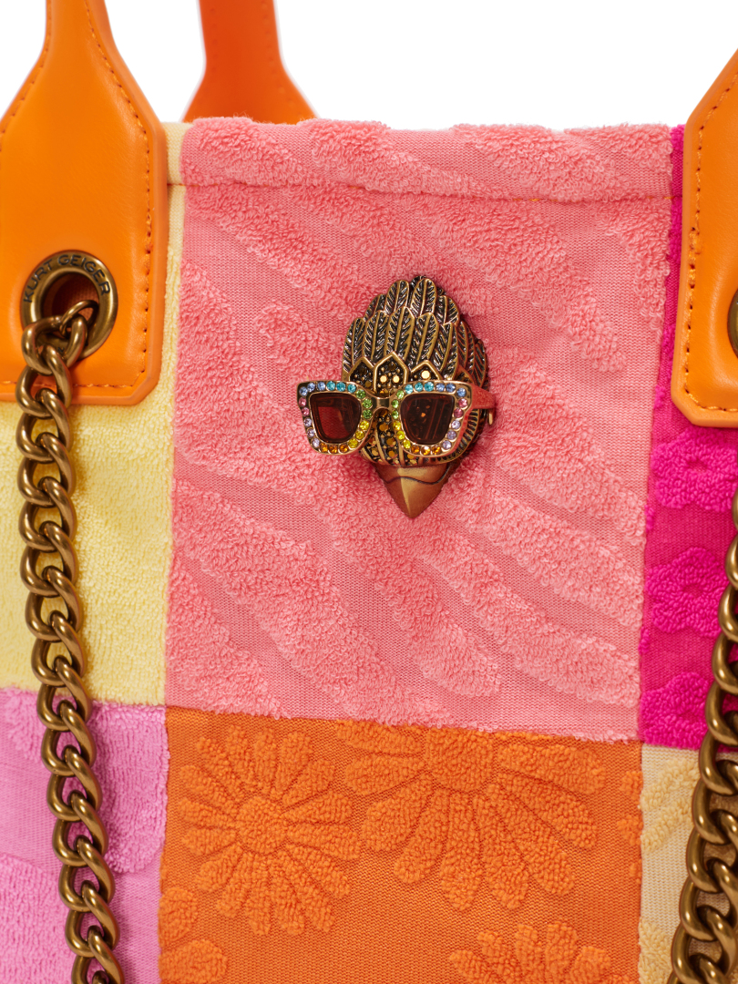 ΓΥΝΑΙΚΕΙΑ ΤΣΑΝΤΑ ΧΕΙΡΟΣ  3