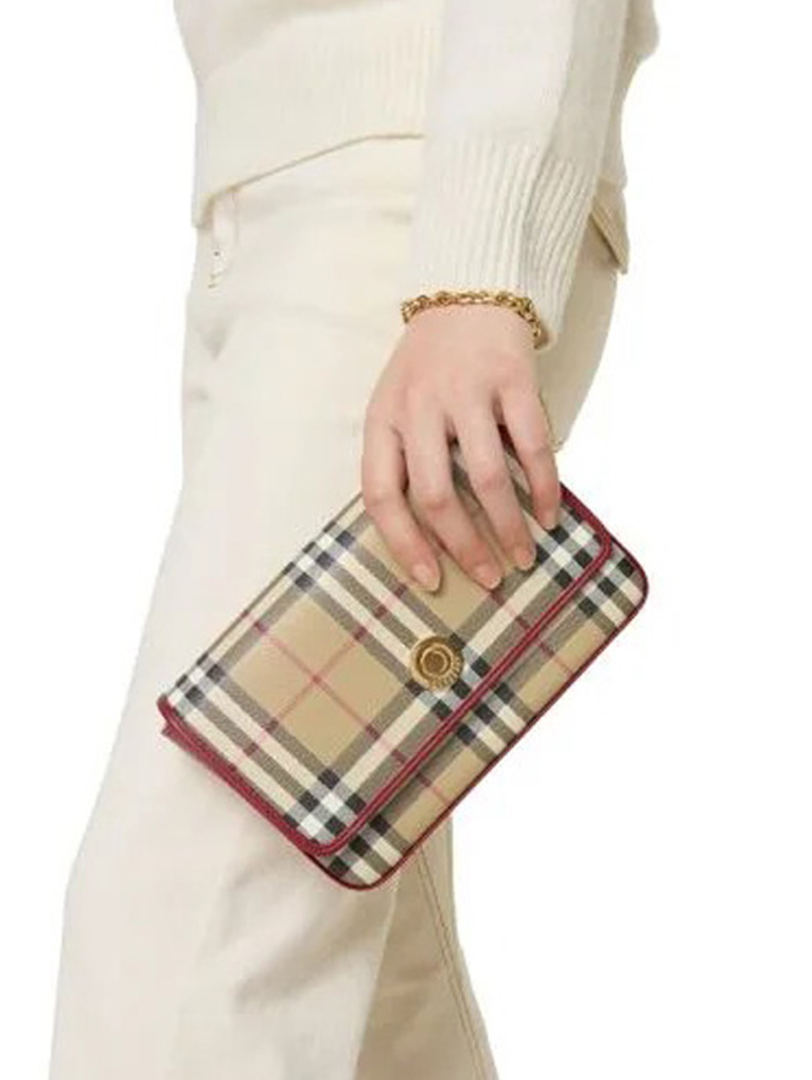 ΓΥΝΑΙΚΕΙΑ ΤΣΑΝΤΑ ΩΜΟΥ 4