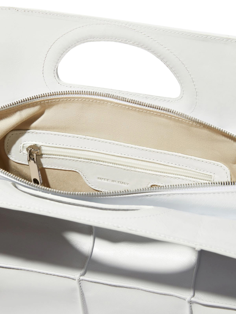 ΓΥΝΑΙΚΕΙΑ ΤΣΑΝΤΑ ΧΕΙΡΟΣ 2