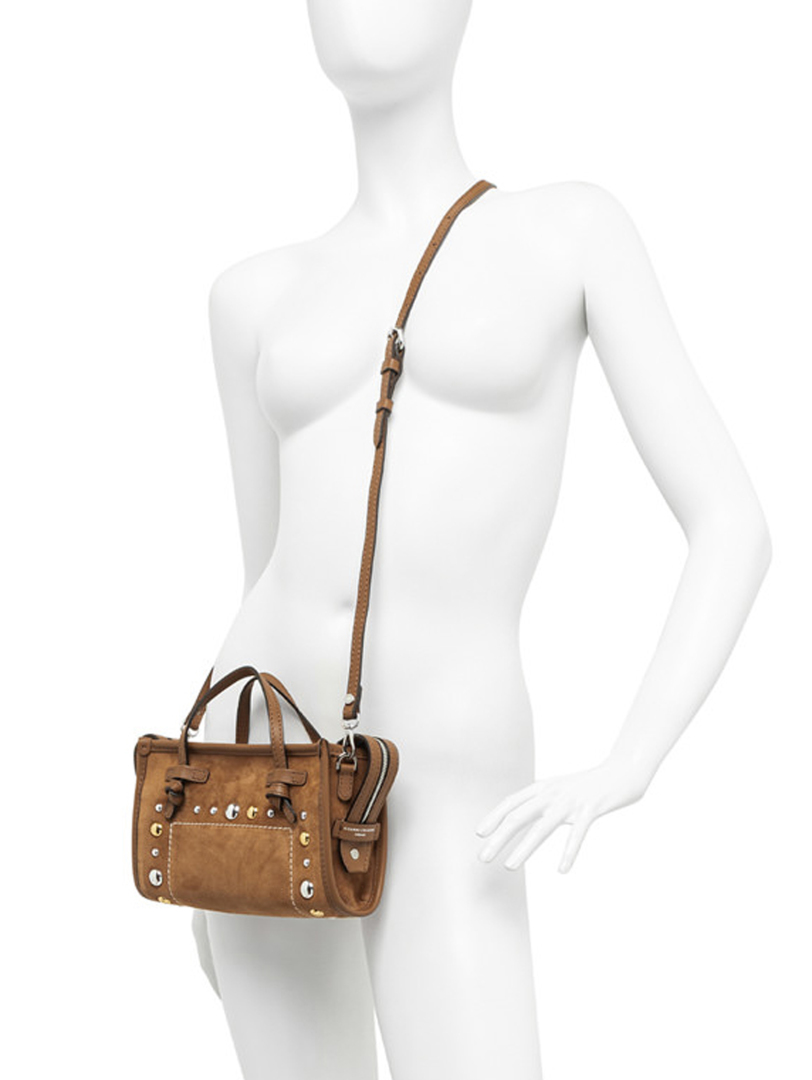 ΓΥΝΑΙΚΕΙΑ ΤΣΑΝΤΑ ΧΕΙΡΟΣ 2