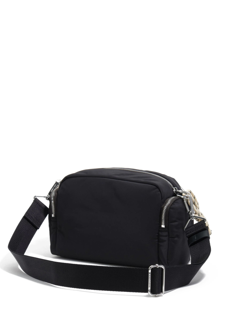 ΓΥΝΑΙΚΕΙΑ ΤΣΑΝΤΑ ΩΜΟΥ 1