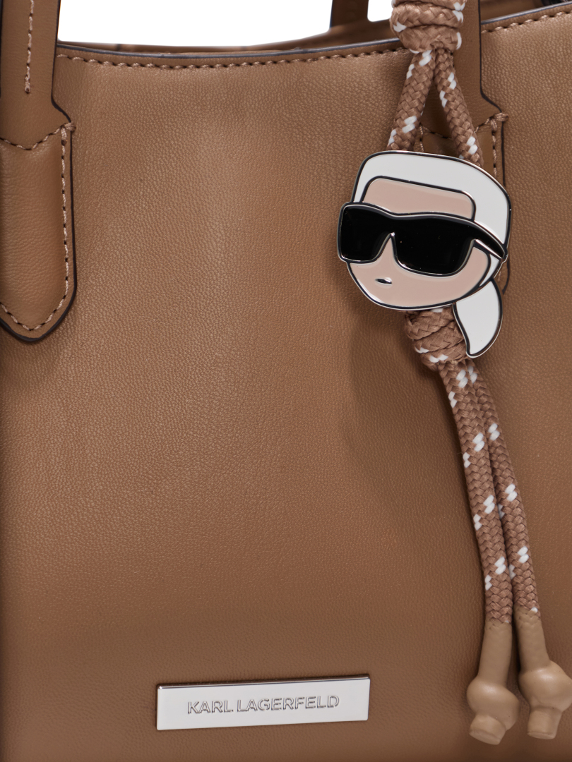 ΓΥΝΑΙΚΕΙΑ ΤΣΑΝΤΑ ΧΕΙΡΟΣ  3