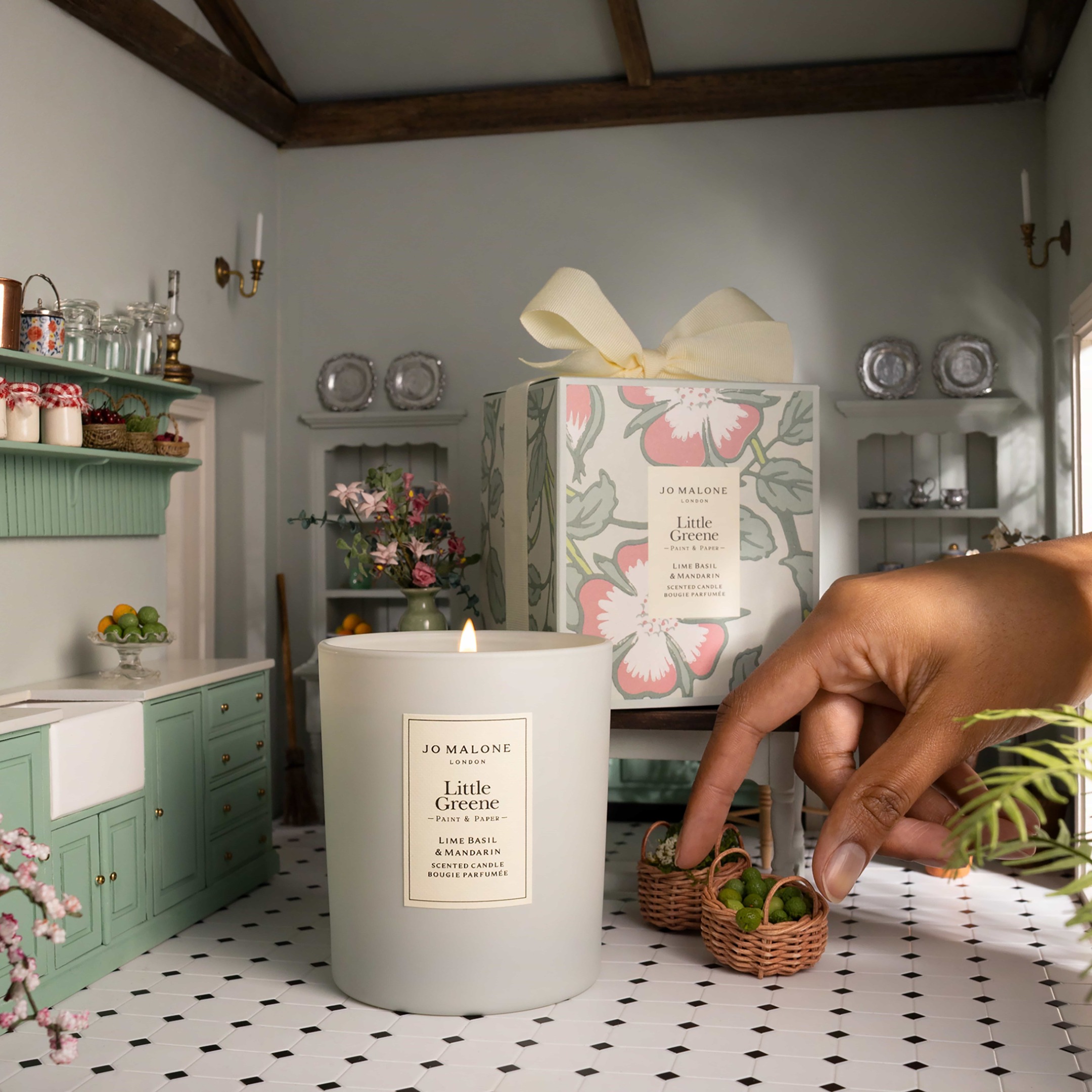 LITTLE GREENE LIME BASIL & MANDARIN SCENTED CANDLE 2