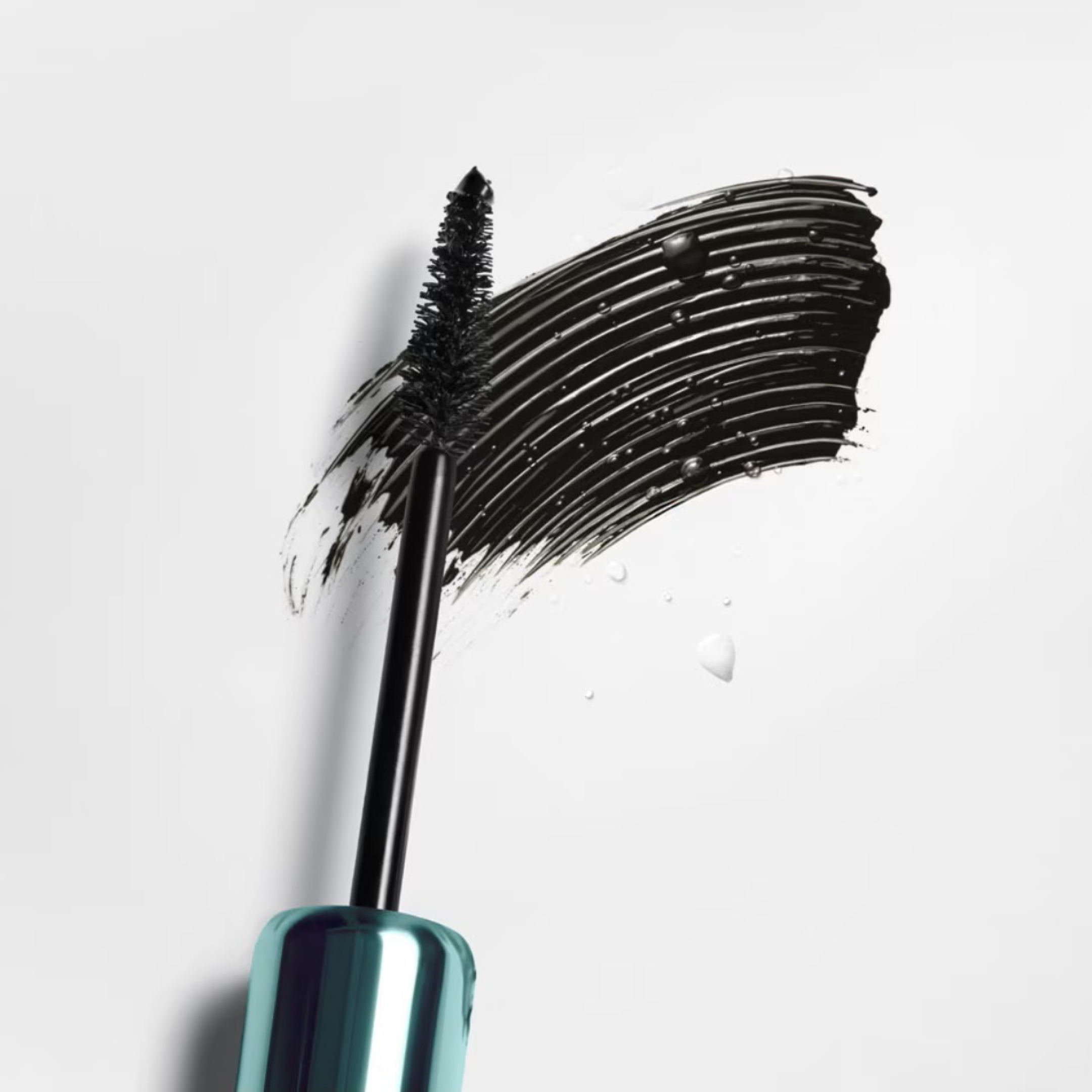 HIGH IMPACT WATERPROOF FULL VOLUME MASCARA 2