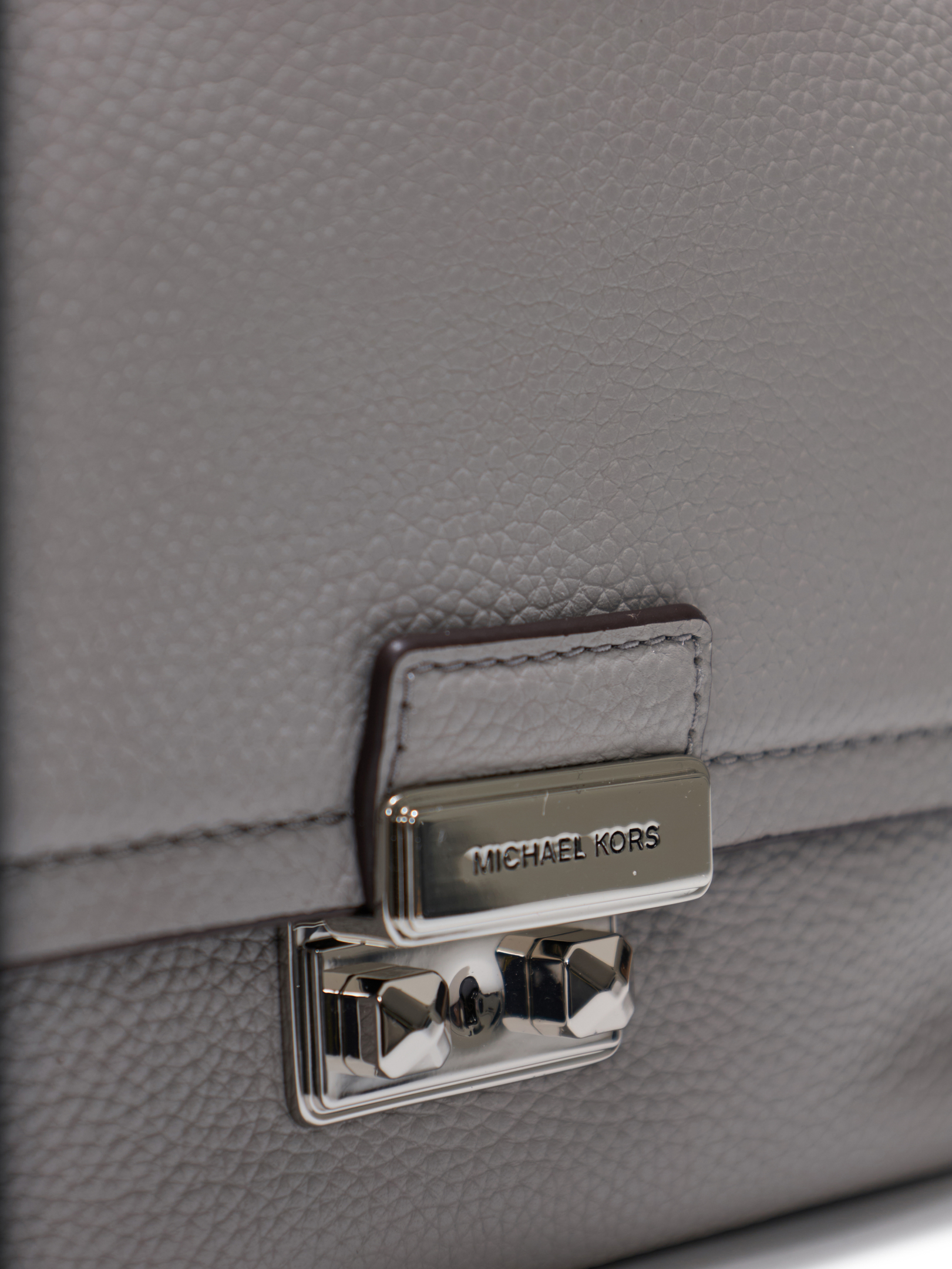 ΓΥΝΑΙΚΕΙΑ ΤΣΑΝΤΑ ΧΕΙΡΟΣ 3