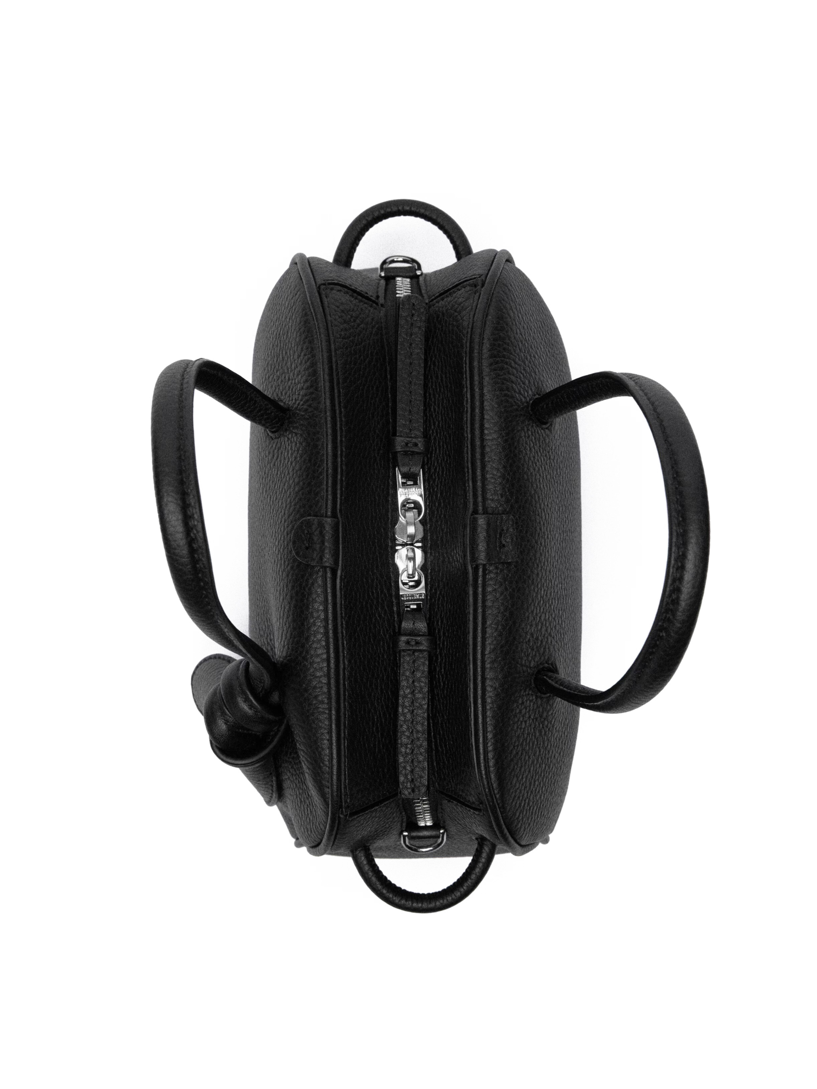 ΓΥΝΑΙΚΕΙΑ ΤΣΑΝΤΑ ΧΕΙΡΟΣ THE SMALL TURISMO  2