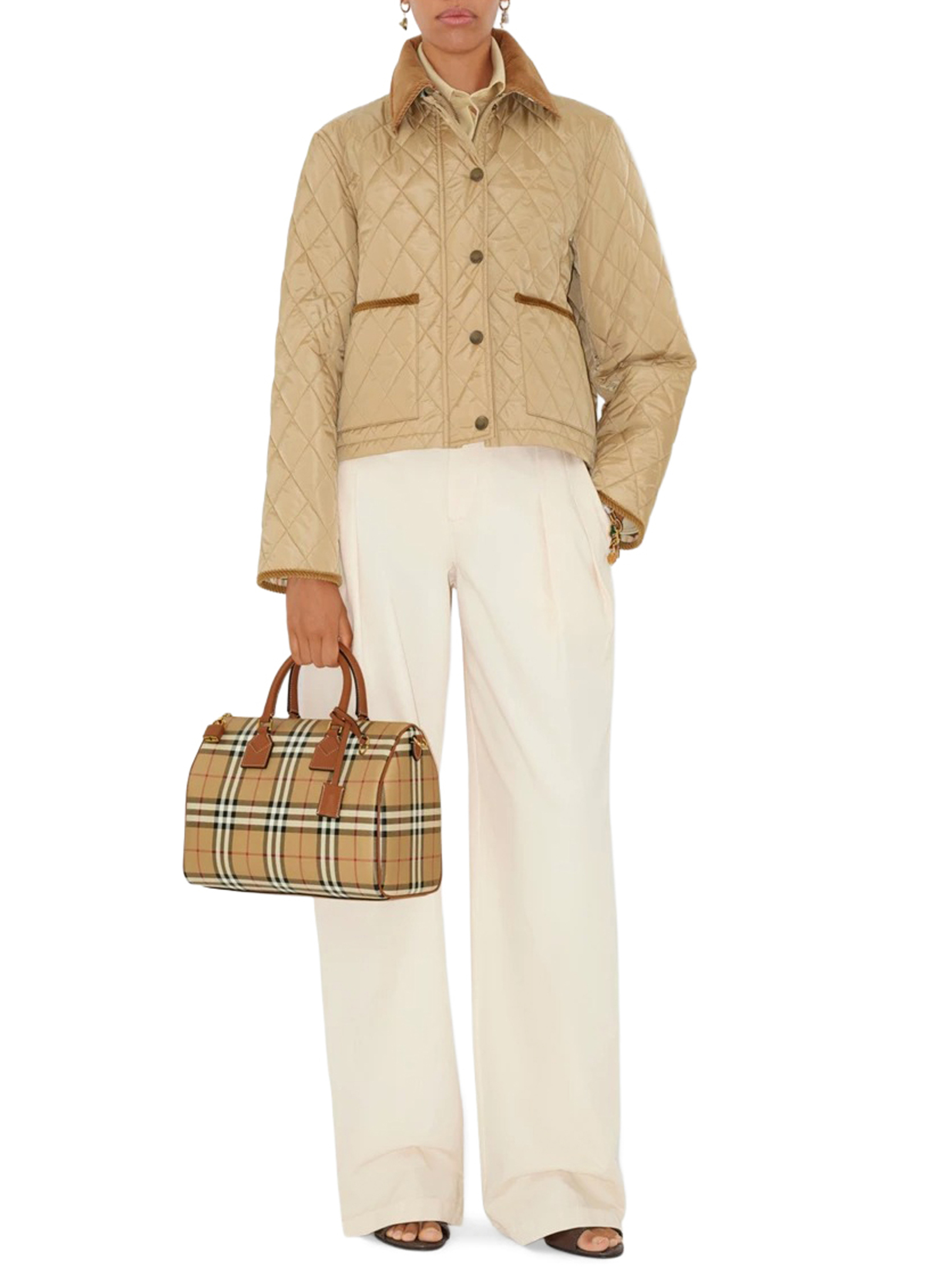 ΓΥΝΑΙΚΕΙΑ ΤΣΑΝΤΑ ΧΕΙΡΟΣ 3