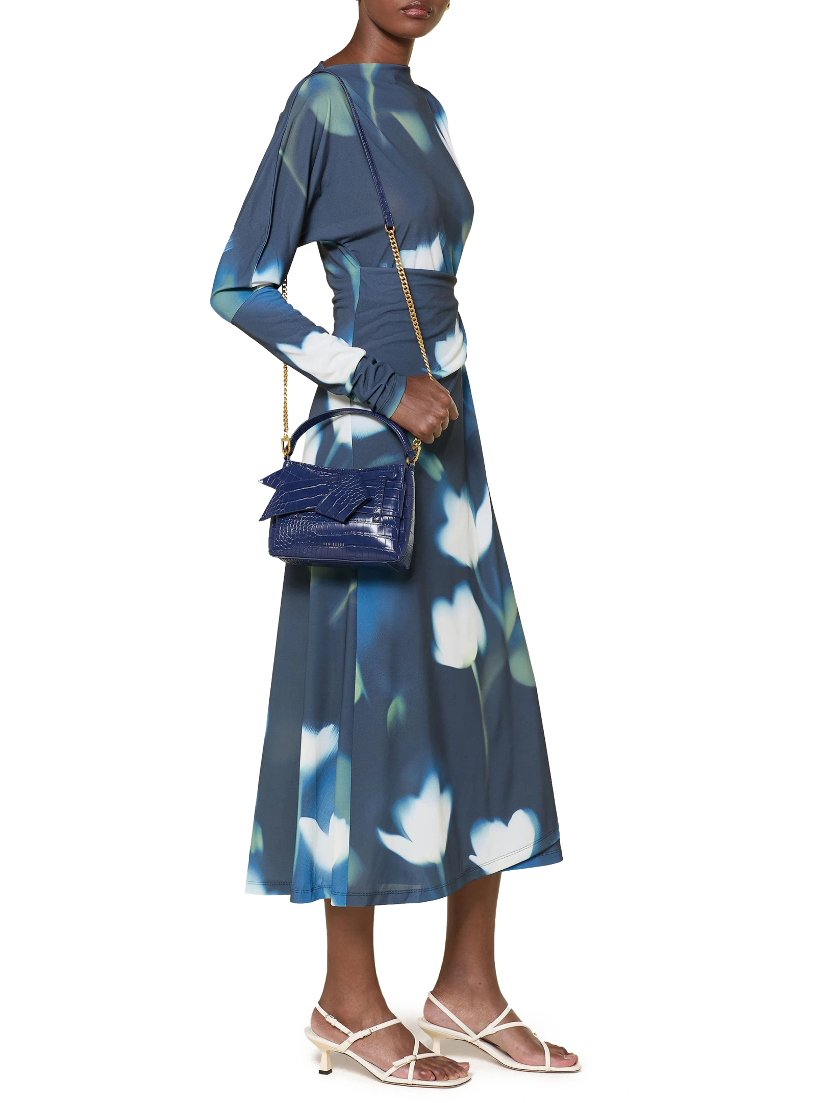 ΓΥΝΑΙΚΕΙΑ ΤΣΑΝΤΑ ΧΕΙΡΟΣ SSANSA  3