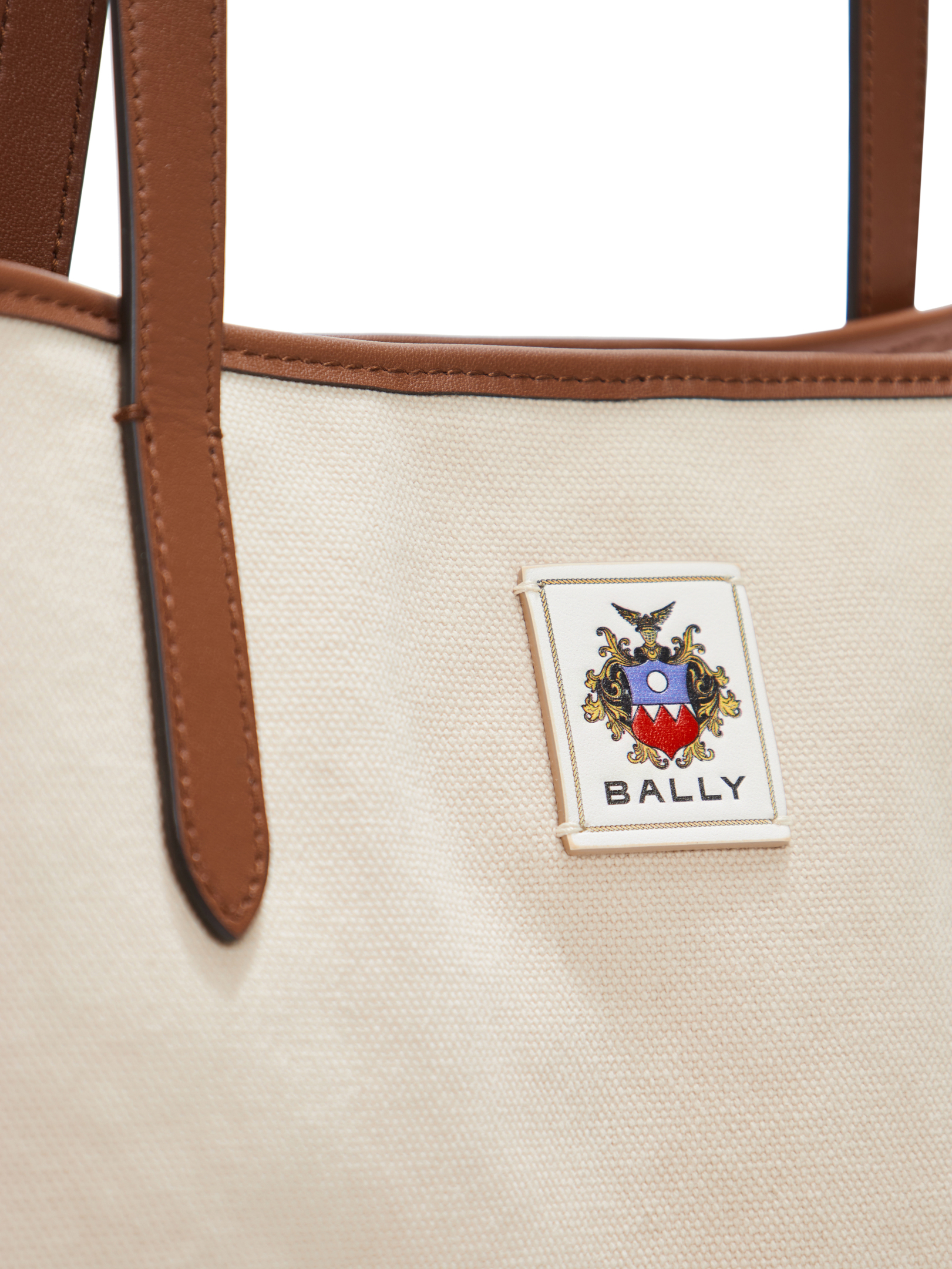 ΓΥΝΑΙΚΕΙΑ ΤΣΑΝΤΑ ΩΜΟΥ 3