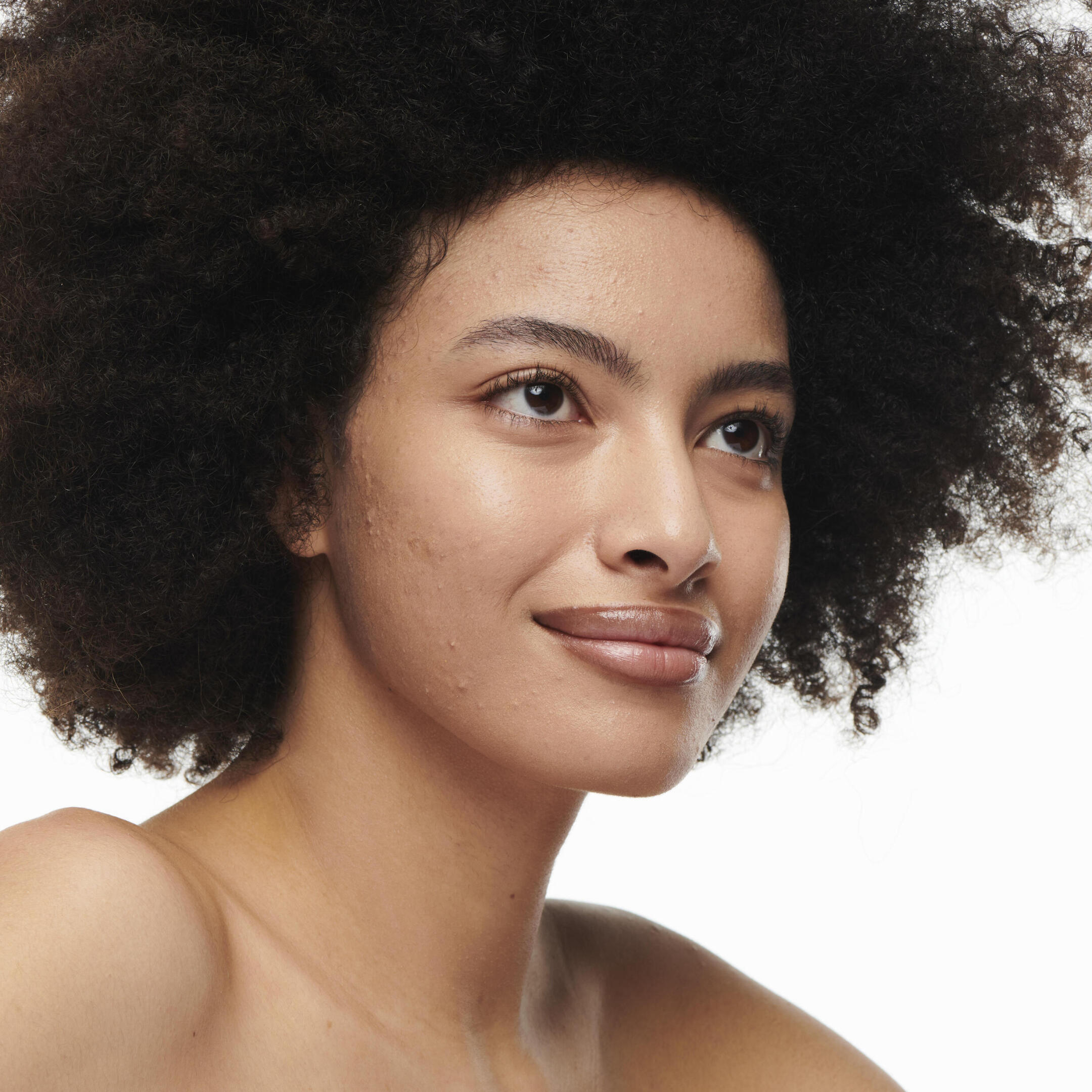 STUDIO RADIANCE SERUM-POWERED FOUNDATION 3