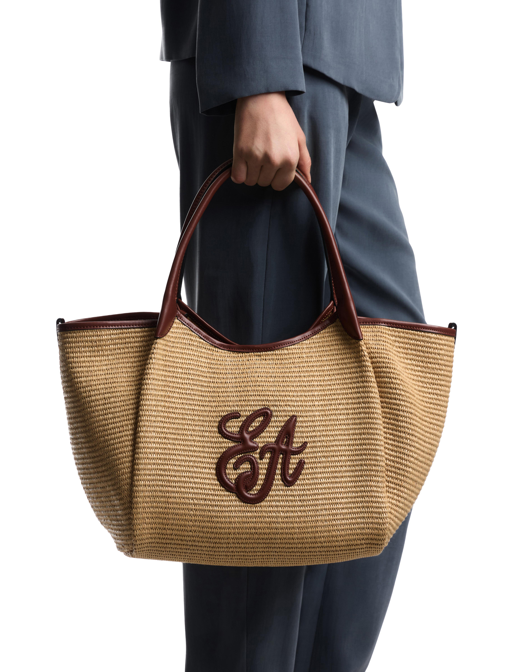 ΓΥΝΑΙΚΕΙΑ ΤΣΑΝΤΑ ΩΜΟΥ 4