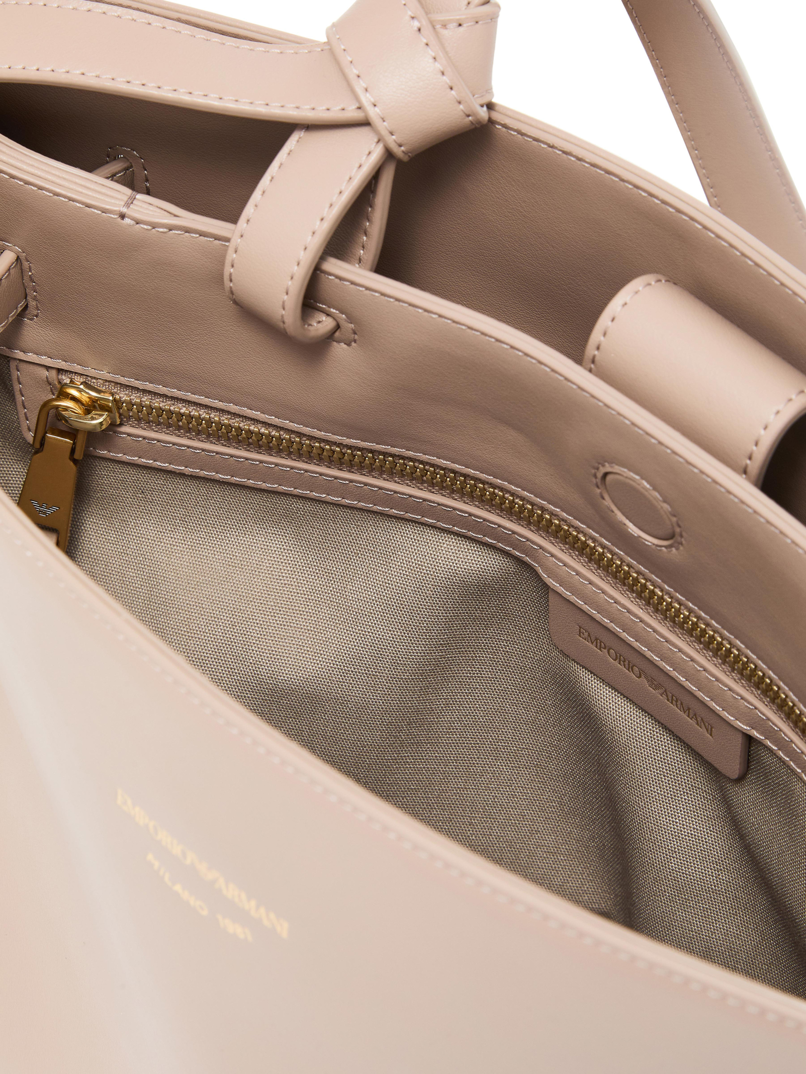 ΓΥΝΑΙΚΕΙΑ ΤΣΑΝΤΑ ΩΜΟΥ 4