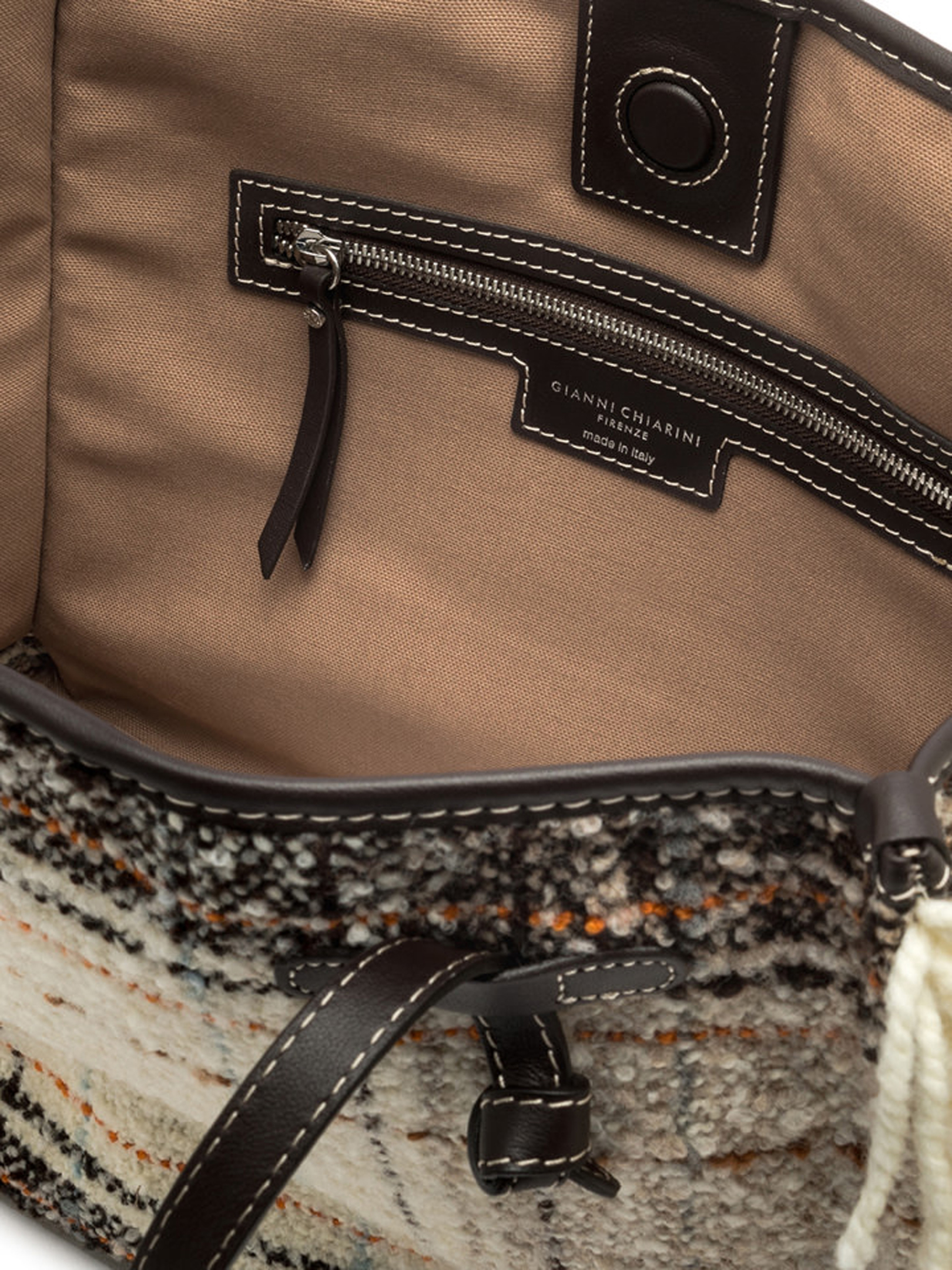 ΓΥΝΑΙΚΕΙΑ ΤΣΑΝΤΑ ΩΜΟΥ 1