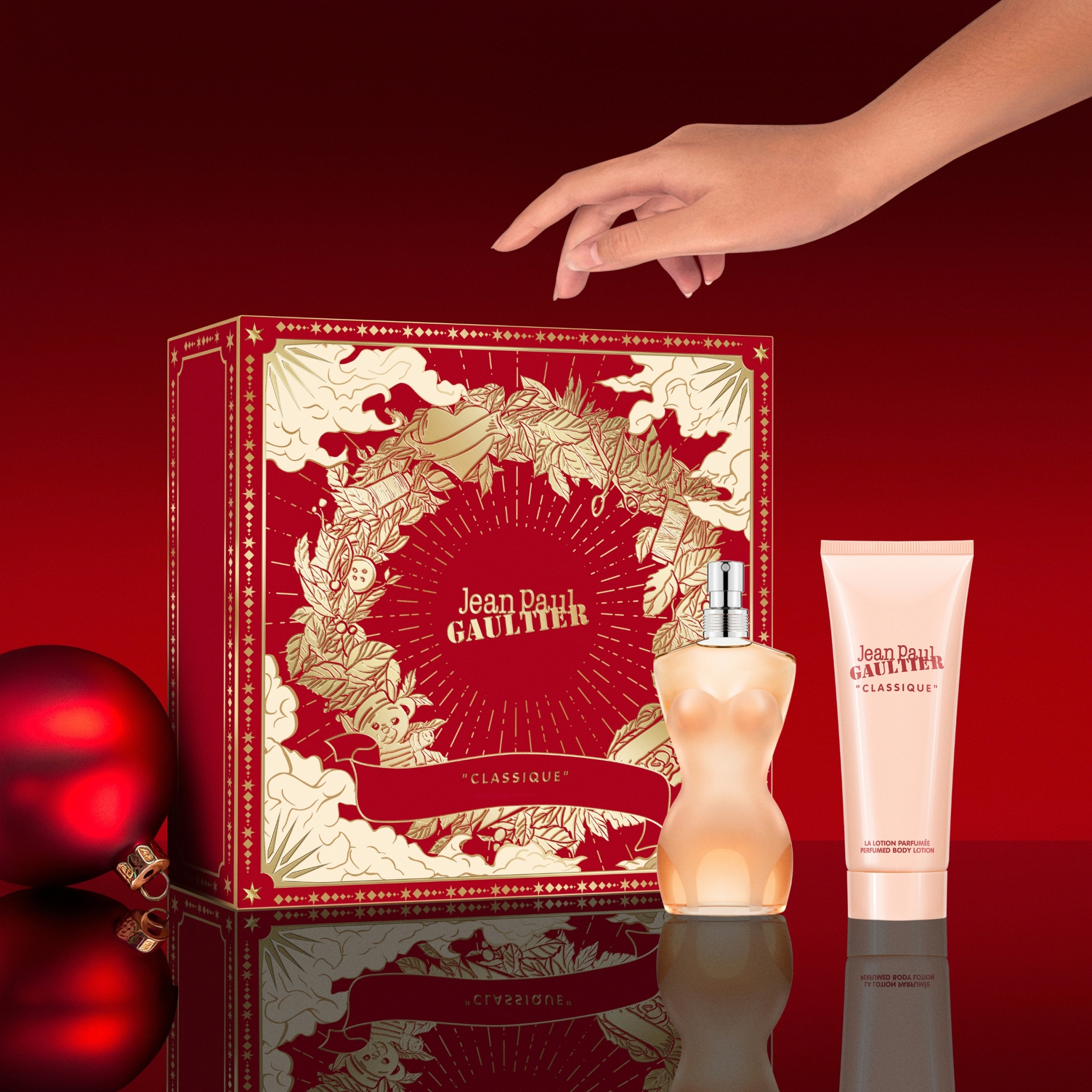 CLASSIQUE EAU DE TOILETTE GIFT SET 4