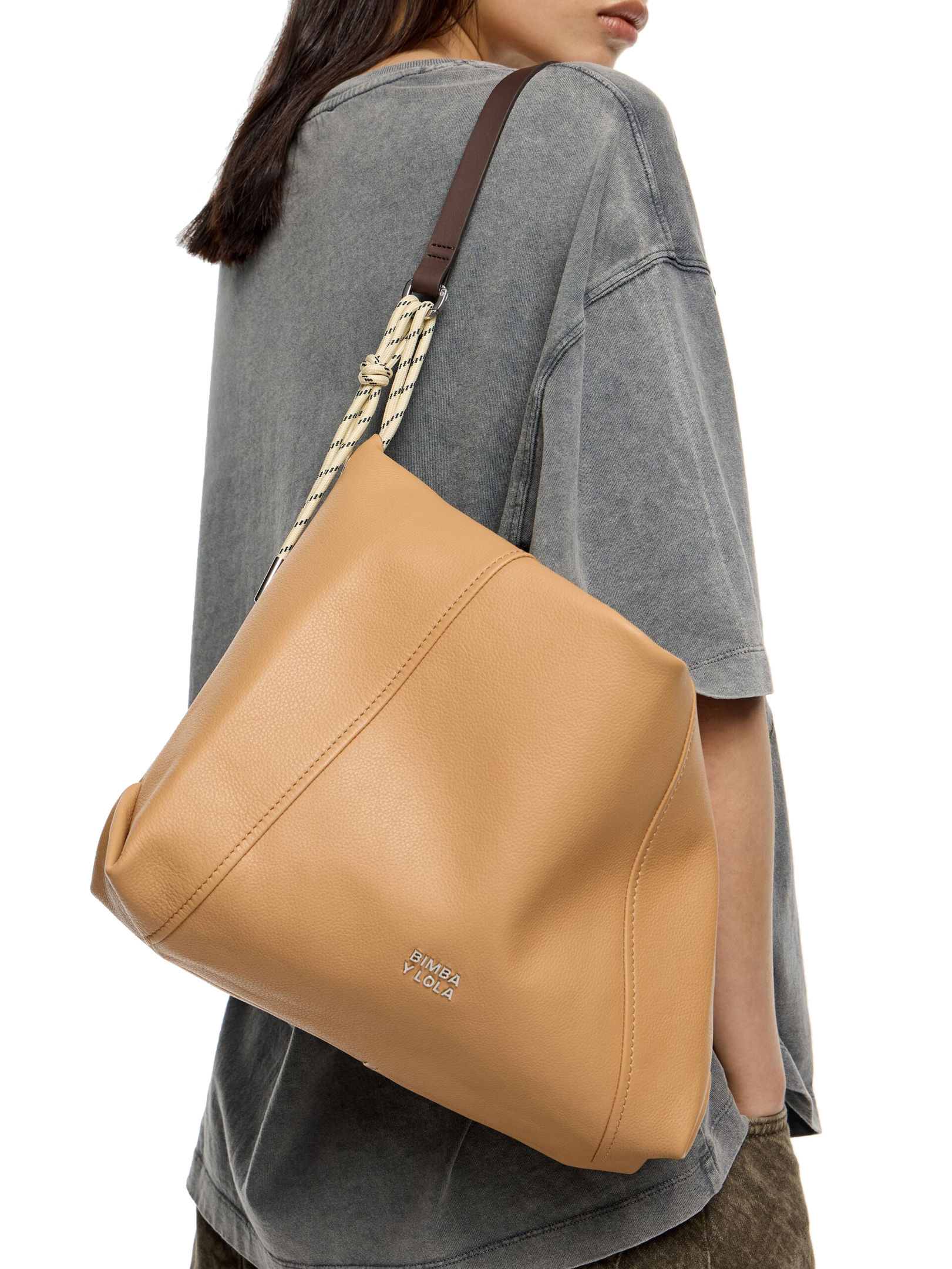 ΓΥΝΑΙΚΕΙΑ ΤΣΑΝΤΑ ΧΕΙΡΟΣ 2