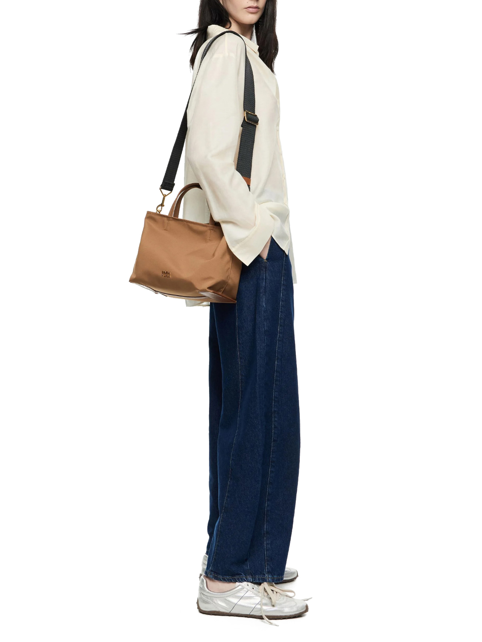 ΓΥΝΑΙΚΕΙΑ ΤΣΑΝΤΑ ΧΕΙΡΟΣ 4