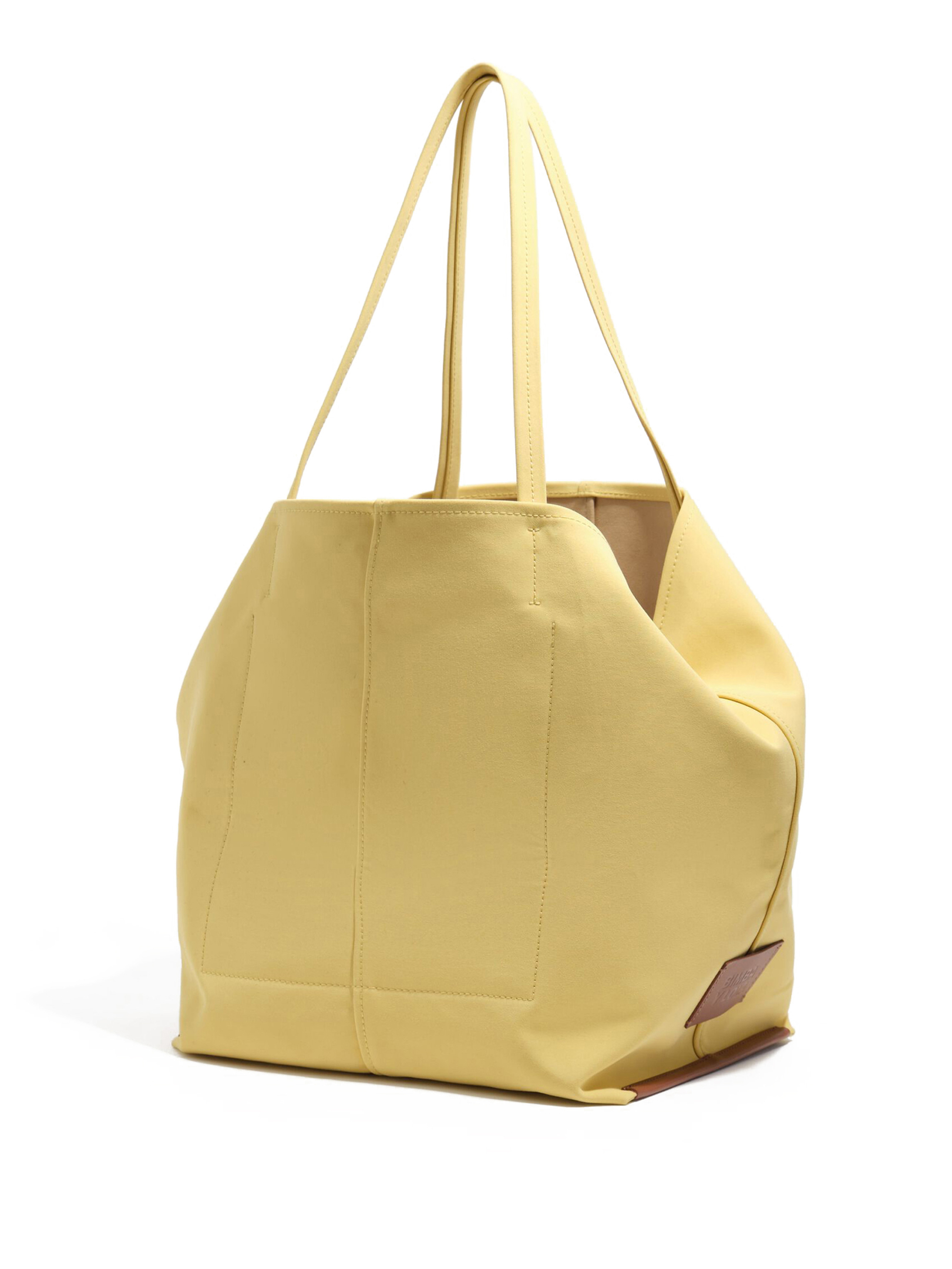 ΓΥΝΑΙΚΕΙΑ ΤΣΑΝΤΑ ΩΜΟΥ 1